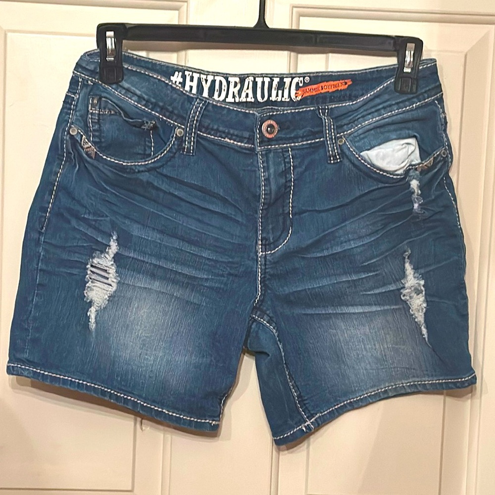Hydraulic jean shorts with embroidery on back pockets women’s size 9/10